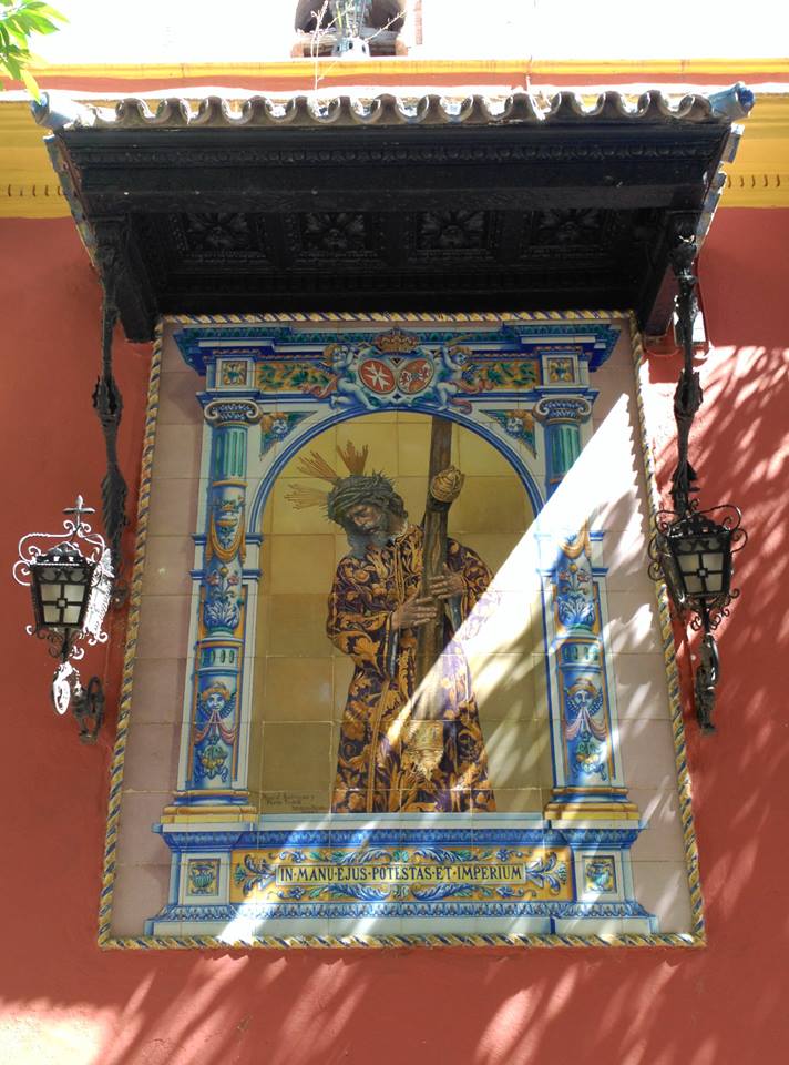 El retablo cerámico del Señor del Gran Poder, de la Plaza de San Lorenzo