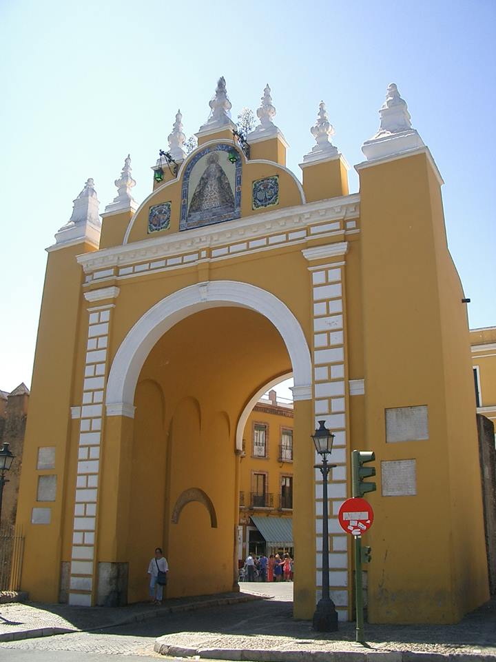 Paseo desde el Arco de la Macarena hasta Santa Catalina